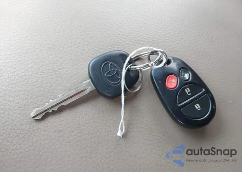 2011 Toyota Sequoia Platinum 5.7L V8 из США, поврежденный, VIN 5TDDW5G18BS042816